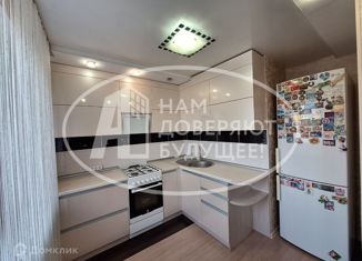 Продам трехкомнатную квартиру, 59.6 м2, Лысьва, улица Чапаева, 19