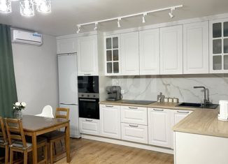 Продам 3-ком. квартиру, 83 м2, Тюмень, Кремлёвская улица, 102