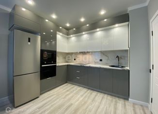 Продаю 3-ком. квартиру, 61 м2, Казань, улица Аделя Кутуя, 110А, ЖК Ладья