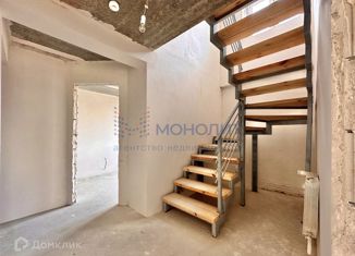 Продается двухкомнатная квартира, 84.2 м2, Балахна, улица Космонавтов, 14