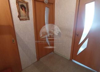 Продается 4-комнатная квартира, 59 м2, Новгородская область, Новая улица, 26