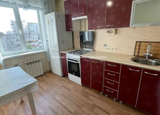 Сдаю в аренду 3-ком. квартиру, 70 м2, Хабаровский край, Ленинградская улица, 7