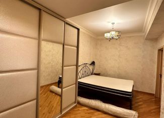 Сдаю 4-ком. квартиру, 120 м2, Дагестан, улица Хаджи Булача, 7