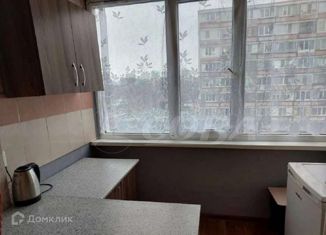 Сдача в аренду однокомнатной квартиры, 15 м2, Тюменская область, улица Республики, 241