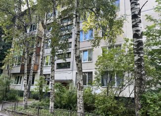 Продажа трехкомнатной квартиры, 50 м2, Санкт-Петербург, Лужская улица, 14к2, Лужская улица