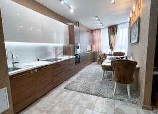 Сдается трехкомнатная квартира, 100 м2, Новосибирск, улица Чаплыгина, 93