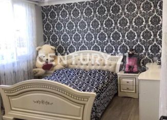 Продаю четырехкомнатную квартиру, 80 м2, Владикавказ, улица Гугкаева, 22/4, 5-й микрорайон