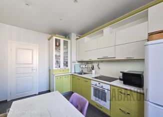 Продам 2-комнатную квартиру, 57.5 м2, деревня Кудрово, Областная улица, 1