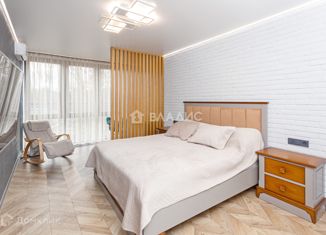 Продается 2-комнатная квартира, 80 м2, Калининград, улица Сержанта Колоскова, 8, Центральный район
