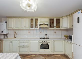 Продаю дом, 200 м2, посёлок городского типа Яблоновский, улица Чапаева