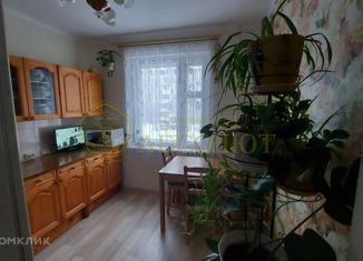 Продаю 4-комнатную квартиру, 82.6 м2, Ревда, улица Ленина, 34