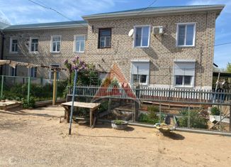 Продаю 3-комнатную квартиру, 58 м2, Астрахань, улица Алексеева, 5, Трусовский район