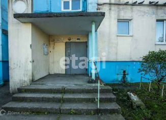 Сдается двухкомнатная квартира, 16 м2, Владивосток, улица Толстого, 50