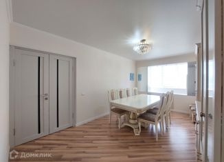 Продам 4-комнатную квартиру, 90 м2, Нальчик, улица Шогенова, 16, район Дубки