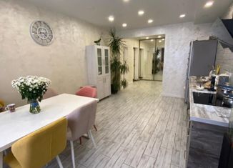 Трехкомнатная квартира на продажу, 96 м2, Энгельс, проспект Фридриха Энгельса, 95Б