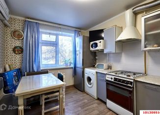 Продам 2-ком. квартиру, 50 м2, посёлок городского типа Яблоновский, Космическая улица, 39