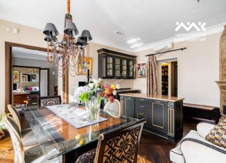 Продаю 4-комнатную квартиру, 141.8 м2, Санкт-Петербург, 2-я линия Васильевского острова, 29, метро Василеостровская