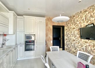 Продам 3-ком. квартиру, 80 м2, Волгоград, Шекснинская улица, 58