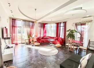 Продам 3-комнатную квартиру, 118.2 м2, поселок городского типа Восход, улица Авроры, 52