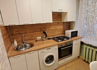 Сдается в аренду двухкомнатная квартира, 40 м2, Москва, улица Коминтерна, 42, улица Коминтерна