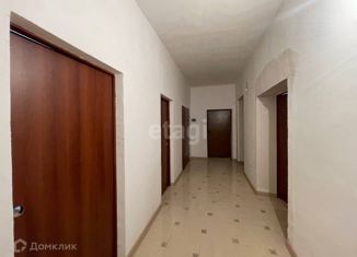 Продаю 4-ком. квартиру, 97 м2, Малгобек, Центральная улица, 1