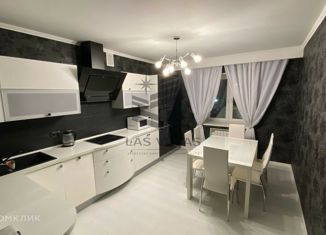 Сдача в аренду 2-ком. квартиры, 90 м2, Казань, улица Адоратского, 3Б