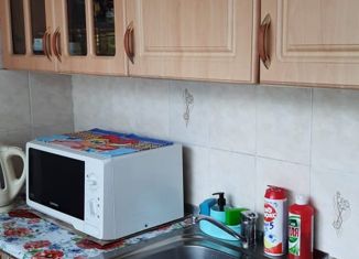 Продается 3-комнатная квартира, 58 м2, Новосибирск, улица Толстого, 185, метро Октябрьская