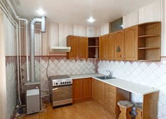 Продажа 3-ком. квартиры, 98 м2, Ейск, Баррикадная улица, 11