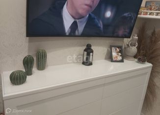 Продается двухкомнатная квартира, 41 м2, Сургут, улица Есенина, 16