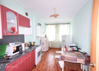 Продажа 3-ком. квартиры, 72 м2, Тобольск, улица Розы Люксембург, 4/3