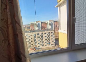 Продажа трехкомнатной квартиры, 64 м2, Шарыпово, 6-й микрорайон, 20