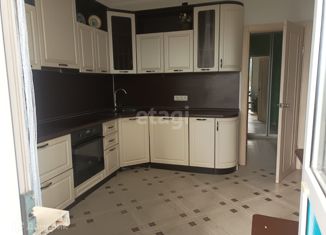 Продается 2-ком. квартира, 58 м2, Оренбург, улица Гаранькина, 21/1