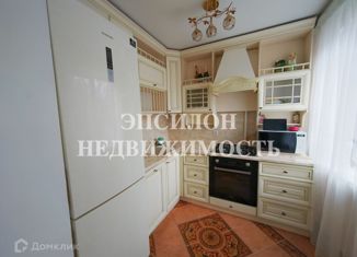 Продаю трехкомнатную квартиру, 61 м2, Курская область, улица Комарова, 9