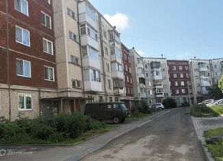 Продам 4-комнатную квартиру, 89.5 м2, Березники, Набережная улица, 49