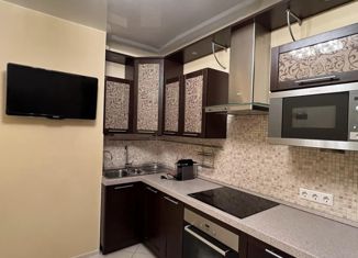 Сдам двухкомнатную квартиру, 56 м2, Москва, Осенняя улица, 30, Осенняя улица