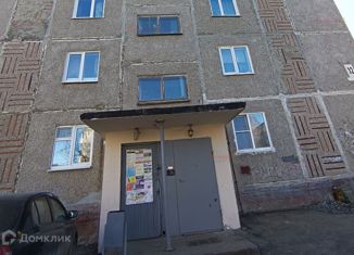 Продажа 4-комнатной квартиры, 68 м2, Первоуральск, улица Строителей, 32