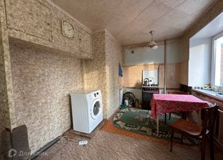 Продаю 3-ком. квартиру, 57 м2, Карабаново, улица Победы, 3