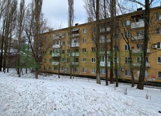 Сдаю в аренду трехкомнатную квартиру, 55 м2, Саратовская область, проспект имени 50 лет Октября, 136