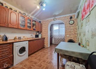 Продается 3-комнатная квартира, 69.8 м2, Алушта, улица 60 лет СССР, 10