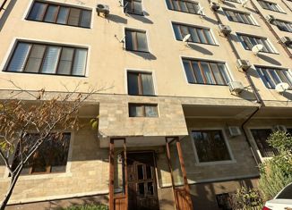 Продается 3-ком. квартира, 155 м2, Каспийск, улица Сулеймана Стальского, 1Б