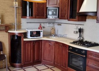 Сдача в аренду 2-ком. квартиры, 55.5 м2, Дзержинск, улица Петрищева, 3А