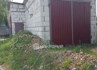 Продам гараж, 30 м2, поселок городского типа Нарышкино, площадь Ленина