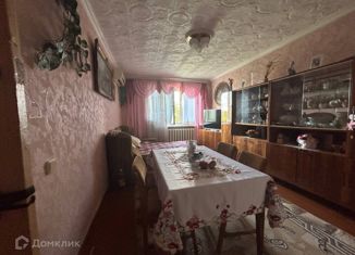 Продаю 3-комнатную квартиру, 60 м2, поселок городского типа Мирный, Школьная улица, 5