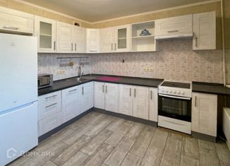 Продам трехкомнатную квартиру, 80 м2, Москва, улица Герасима Курина, 16, улица Герасима Курина