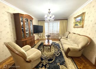 Четырехкомнатная квартира на продажу, 80 м2, Адыгейск, улица Чайковского, 16