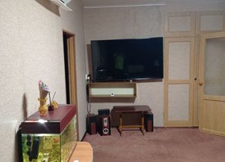 Продаю 3-комнатную квартиру, 46 м2, посёлок городского типа Новосёловское, Рабочий проезд, 3