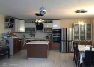 Продажа 4-ком. квартиры, 200 м2, Ставрополь, улица Руставели, 141, микрорайон № 18