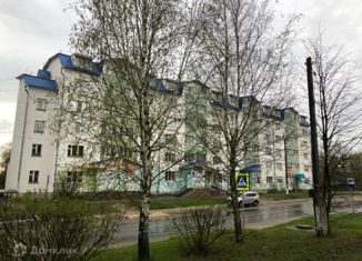 Продам трехкомнатную квартиру, 97 м2, посёлок Навля, улица Красных Партизан, 33/1