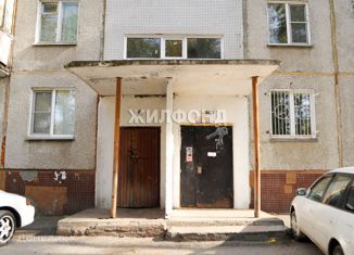 Продается 1-комнатная квартира, 30.1 м2, Новосибирск, улица Петухова, 144, Кировский район