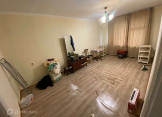 Продаю 2-ком. квартиру, 44.3 м2, Нальчик, улица Нахушева, 93, район Центр